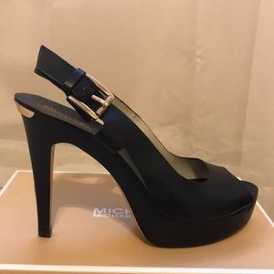 Michael Kors black pumps